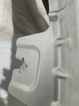 VW Pasat B8 kapota blatnik - 3