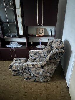 Predám sedačku, 2 kreslá, 3 taburetky - 3