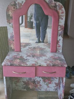 Darujem toaletný stolík - 3