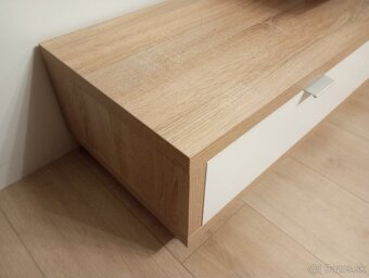 komoda pod TV  - dub sonoma a biela farba vysoký lesk - 3