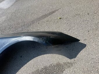 Pravý predný blatník Mercedes CLS w219 c219 - 3