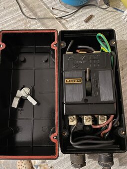 Ističový vypínač J1K50A - 3