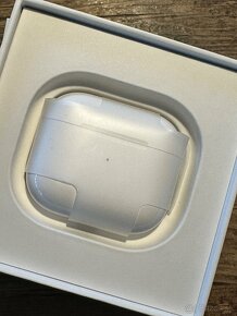 Apple AirPods (3. generácie) s MagSafe nabíjacím puzdrom - 3