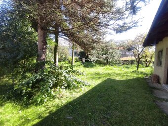 Slnečný pozemok v centre obce 946 m2 - 3