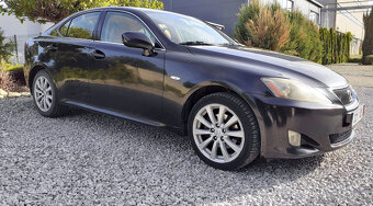Lexus IS 220D - 3