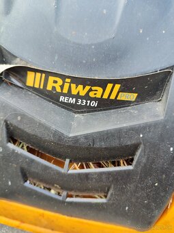 kosacka Riwall Pro REM 3310i + strunova kosacka Parkside AKU - 3