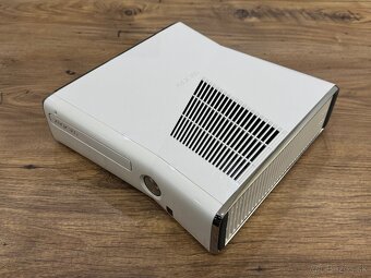 Samostatná herná konzola XBOX 360 Slim biela - 3