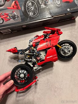 LEGO Technic 42107 Ducati Panigale V4 R - 3