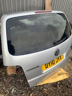 Predam zadnu kapotu VW Touran - 3