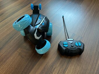 Auto na dialkove ovladanie - 3