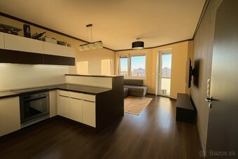 IHNEĎ VOĽNÝ | 2,5 - izbový byt so samostatnou garážou - 3