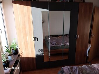 Predám skriňu posteľ a nočné stoliky - 3