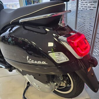 Vespa GTS 125 čierna - 3