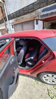 Hyundai i20 po dopravnej nehode nepojazdný - 3