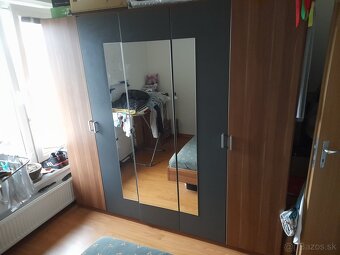 Predam spalnovy set skrina postel a nocne stoliky - 3