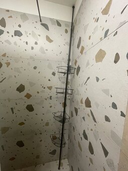 Teleskopický stojan do sprchy - 3