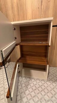 Musterring závesná skrinka – biela, bezchybný stav - 3