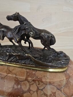 Bronzová socha kone - 3