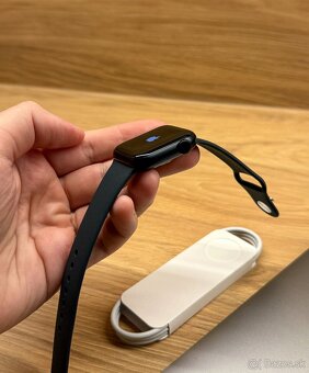 Apple Watch SE 2 (2024) 40mm Midnight - neaktivované - 3