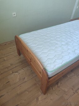 Drevena postel. - 3