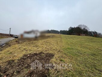 Priestranný pozemok s krásnym výhľadom v Lietavskej Svinnej- - 3