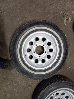 205/70 15 s bielym pásom s diskamy - 3