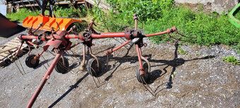 Predám obracač 4 pavukový vhodný za malotraktor - 3