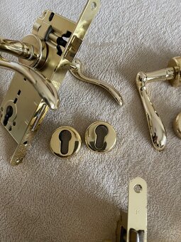 Dverové kovania - 3