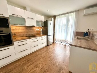 REZERVOVANÝ/ 4 - IZB. NOVOSTAVBA , POZEMOK 732m2, DOJČ - 3