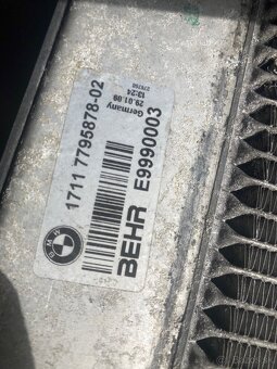 BMW e60 chladic - 3