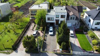PRIESTRANNÝ 5-IZBOVÝ RODINNÝ DOM S GARÁŽOU A ZÁHRADOU V OBCI - 3