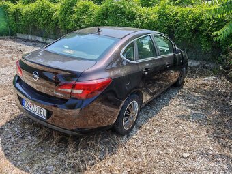 Opel Astra 1,4 benzín - NEPOJAZDNÉ - 3