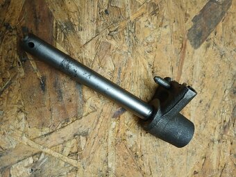 Hriadeľ radenia s unášačom - ČZ 125/175-476,477,487,488 - 3