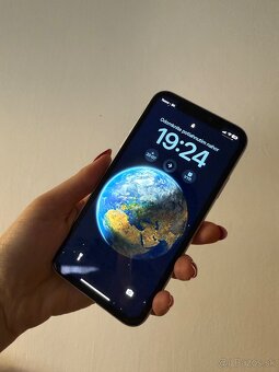 iPhone XR - 3