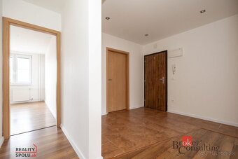 ZNÍŽENÁ CENA Na predaj nádherný 3 izbový byt, kompletná r - 3