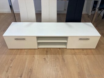 Skrinka pod TV - 3