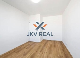NA PREDAJ KOMPLETNE ZREKONŠTRUOVANÝ 3-IZB.BYT STARÉ MESTO - 3