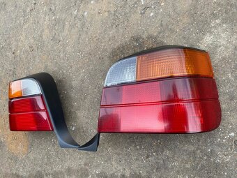Predám zadné svetlá na BMW e36 TOURING - 3