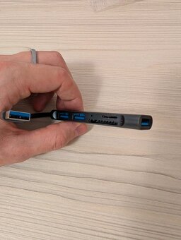 USB Hub / Adaptér – 3× USB 3.0, SD + microSD čítačka - 3