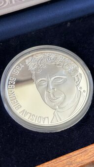 Sada v drevenej kazete, august 68. 10€ minca a medaila. - 3