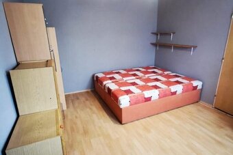 Jednoizbový byt v tehlovom dome v centre Banskej Bystrice. - 3