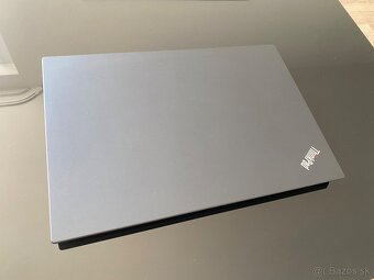 Lenovo T15-16GB RAM,256GB SSD,CPU i7,15,6” dotykový displej - 3