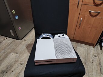 Xbox one S + 2x Ovládač - 3