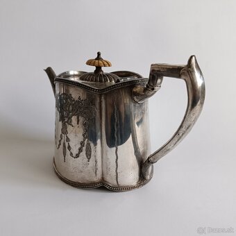 Starožitný zdobený postriebrený čajník - 3