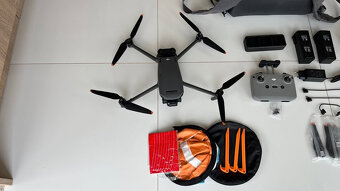 Predám nový dron DJI Mavic 3 v edícii Fly More Combo - 3