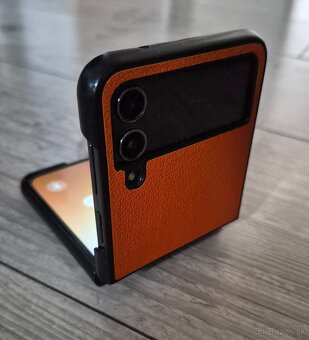 Samsung Galaxy Z Flip4 - 3