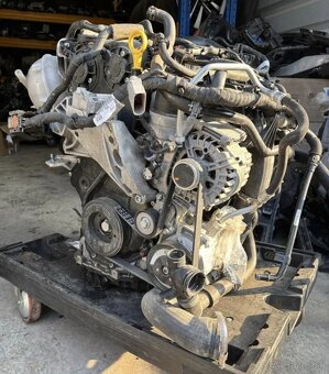Rozpredám motor 2.0 tsi kod DNUE - 3