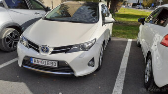 Toyota Auris Hybrid - 3