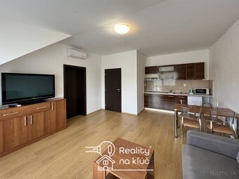 Na predaj dva zariadené 2-izbové apartmánové byty s balkónom - 3