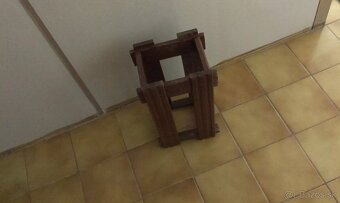 Drevený stojan a vešiak - 3